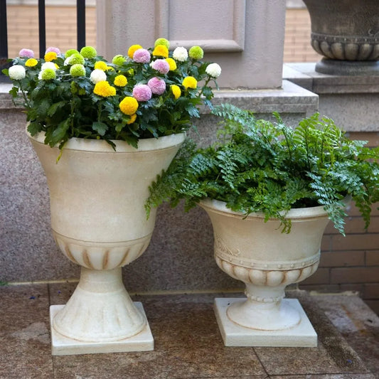 Classic Round Resin Flower Pots for Indoor and Outdoor Use