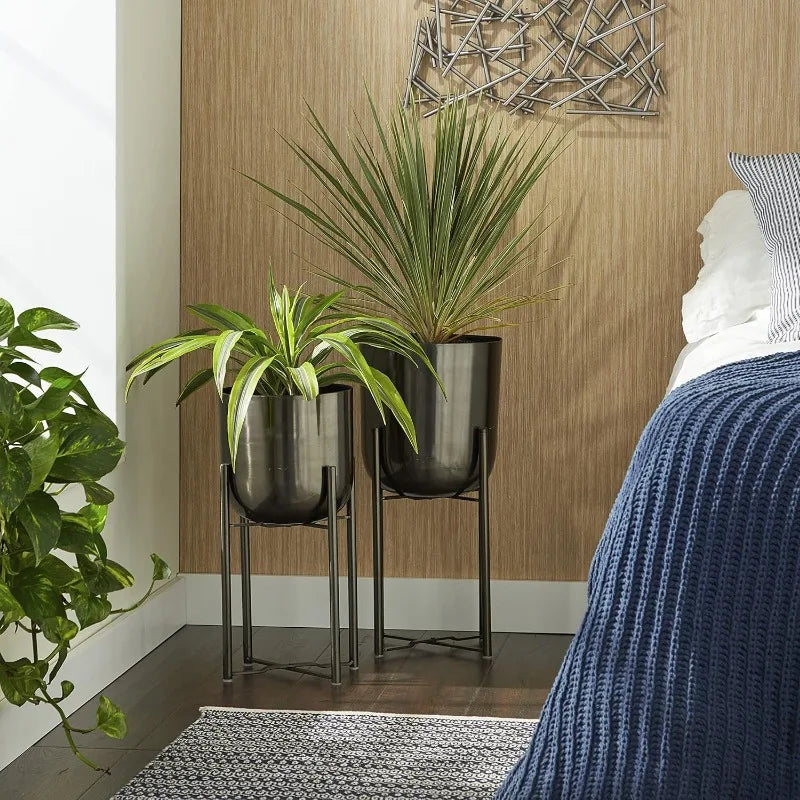 CosmoLiving Metal Indoor Outdoor Planter Set with Removable Stand